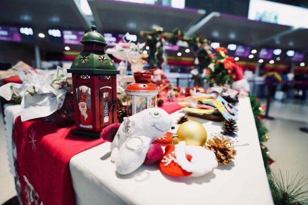 吉祥航空787成功首航重慶、三亞
