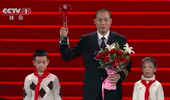 央視感動(dòng)中國(guó)2018年度人物頒獎(jiǎng)盛典播出畫(huà)面，來(lái)源于四川新聞網(wǎng)
