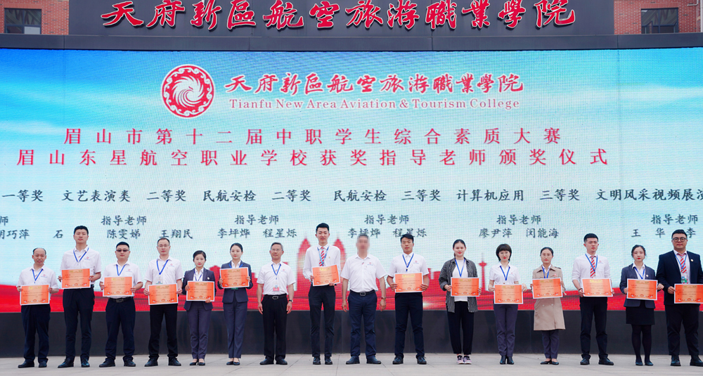 學(xué)院副院長(zhǎng)、職業(yè)學(xué)校黨總支書(shū)記魏春霖.jpg