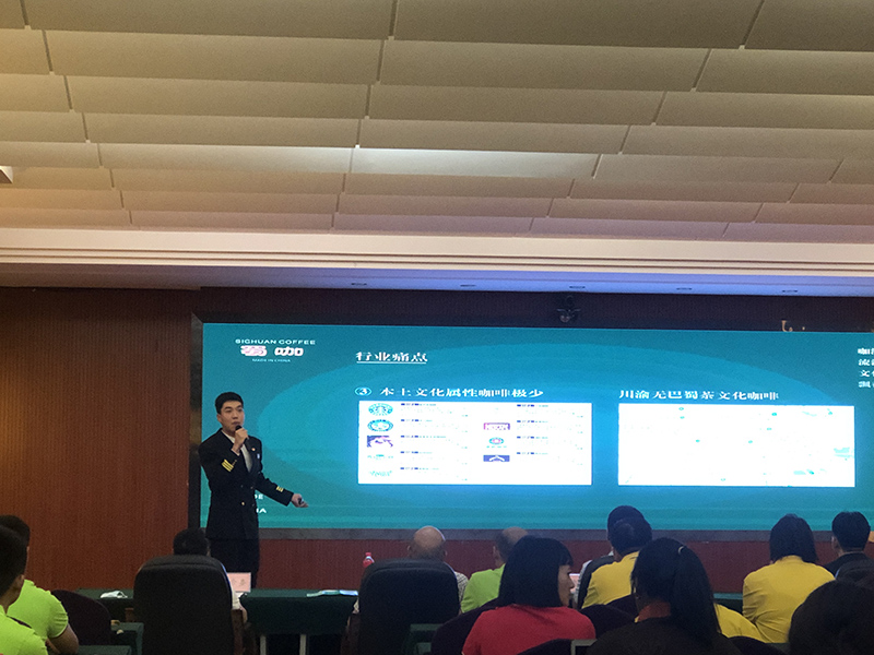 1658452295118496.jpg 黃建杰團(tuán)隊(duì)的創(chuàng)業(yè)項(xiàng)目“蜀咖”路演中.jpg