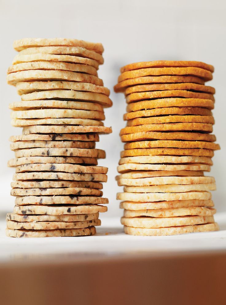 Chickpea "everything" crackers