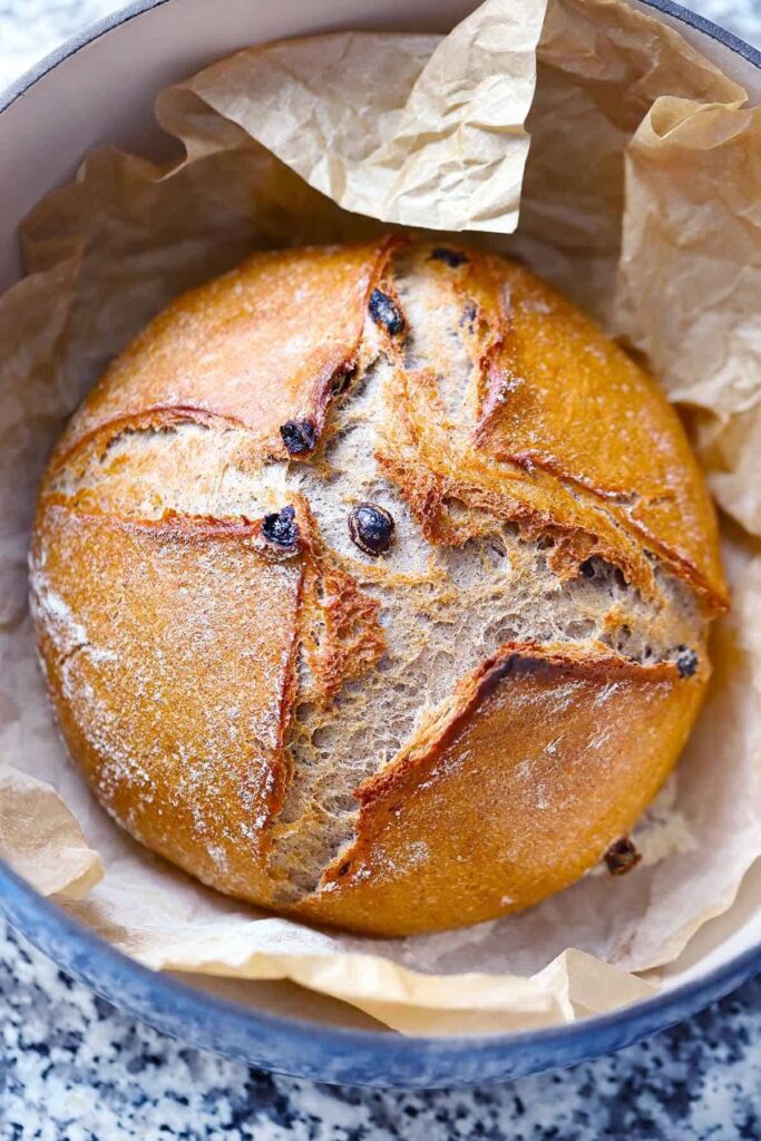 No Knead Cinnamon Raisin Bread (Dutch Oven)